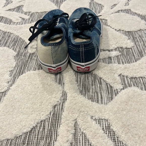 Vans, great condition. Meticulous, smoke-free home - Picture 5 of 5